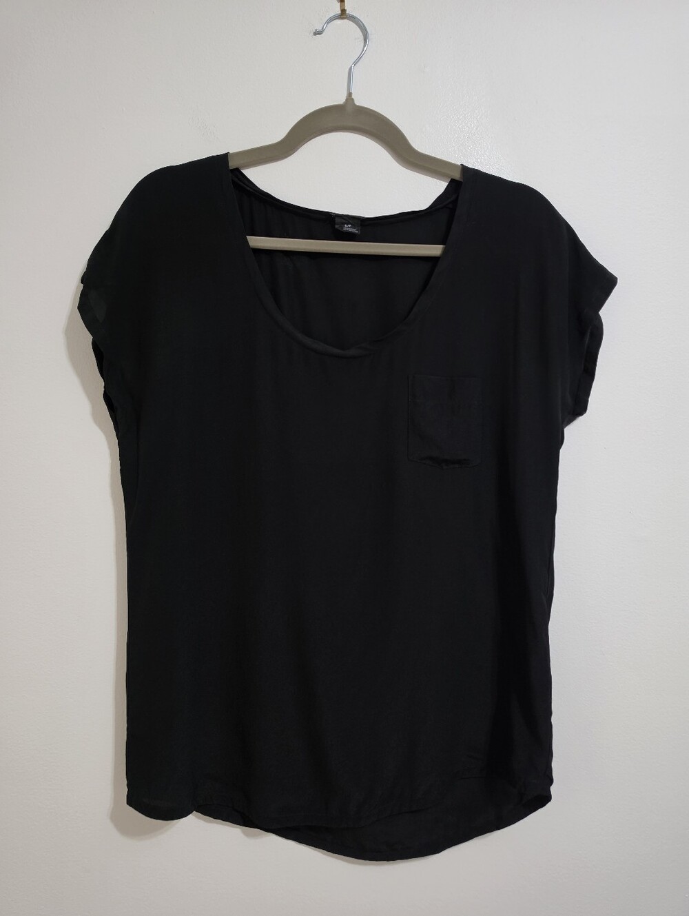 162. Club Monaco 100% Silk Black Tee